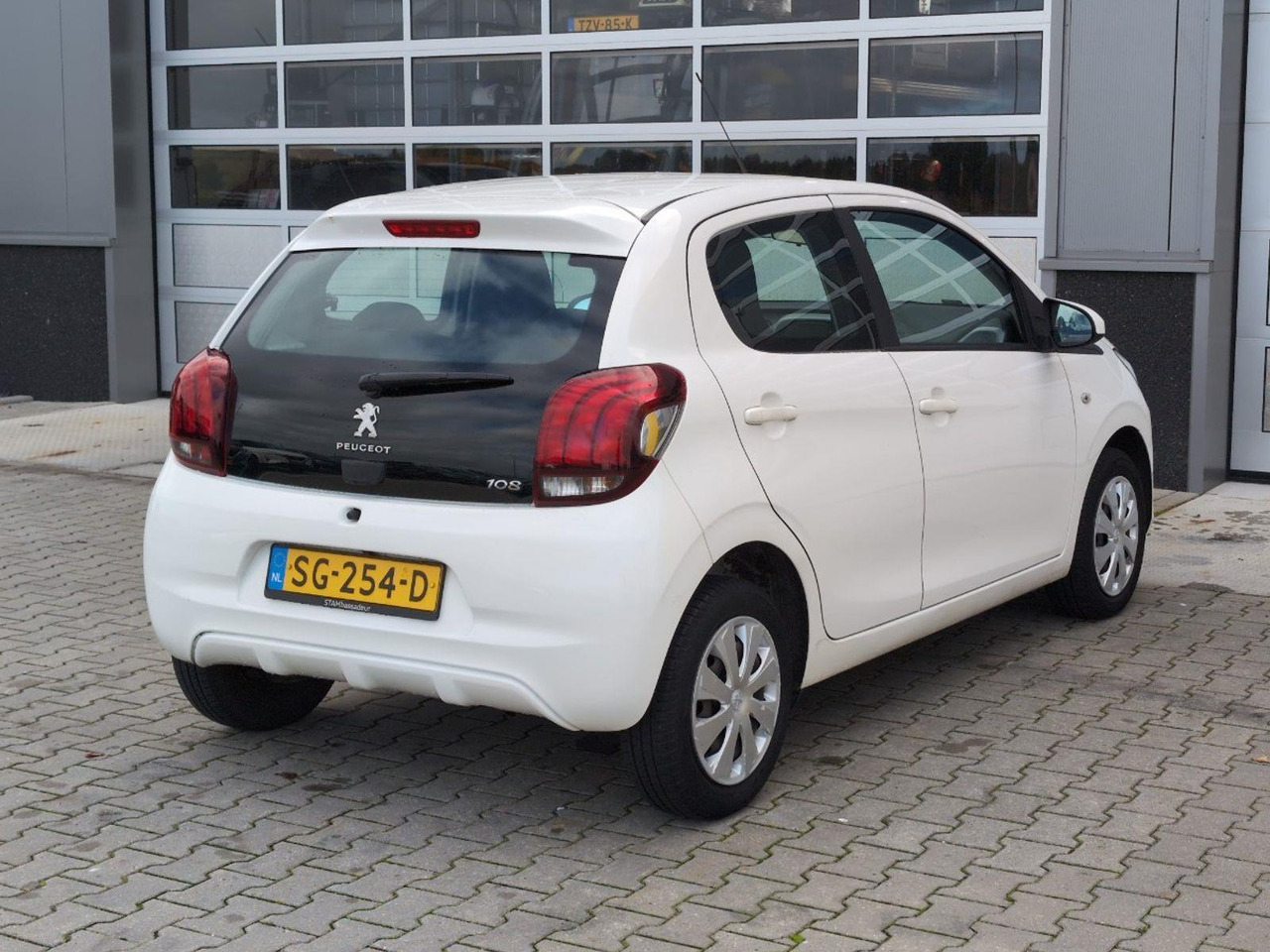 Peugeot 108 1.0 e - VTi Active | 2018 | 73.241 km | Automaat | SG254D | NAP: Logisch - Voiture à hayon: photos 4 Peugeot 108 1.0 e - VTi Active | 2018 | 73.241 km | Automaat | SG254D | NAP: Logisch - Voiture à hayon: photos 4