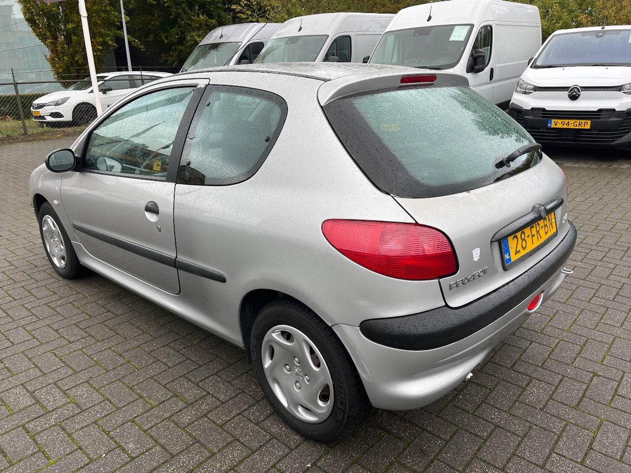 Peugeot 206 1.1 XR | 2000 | 69.922 km | 28FRBN | NAP: Logisch - Voiture à hayon: photos 3 Peugeot 206 1.1 XR | 2000 | 69.922 km | 28FRBN | NAP: Logisch - Voiture à hayon: photos 3