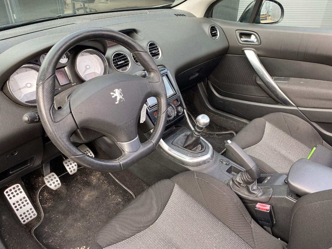 Peugeot 308 CC 1.6 THP Sport Pack | 2011 | 156.692 km | 98TXB8 | NAP: Geen oordeel - Voiture: photos 5 Peugeot 308 CC 1.6 THP Sport Pack | 2011 | 156.692 km | 98TXB8 | NAP: Geen oordeel - Voiture: photos 5
