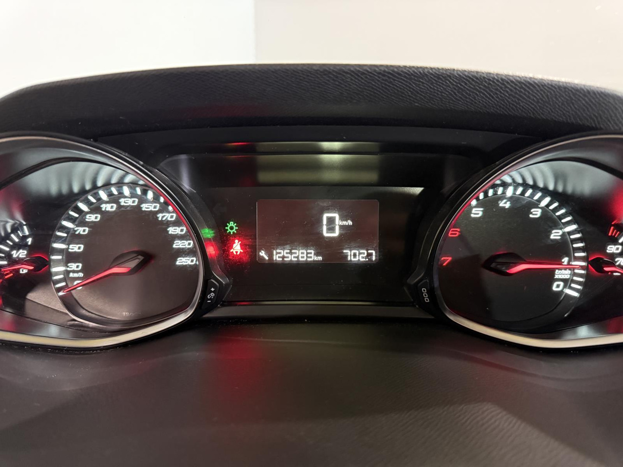 Peugeot | 308 SW | 1.2 PureTech Blue Lion | 2017 | 125.283 km | NL320L | Logisch - Voiture: photos 5 Peugeot | 308 SW | 1.2 PureTech Blue Lion | 2017 | 125.283 km | NL320L | Logisch - Voiture: photos 5