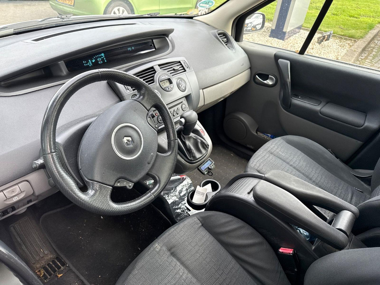 Renault Grand Scénic 2.0 - 16V Business Line 7p. | 2007 | 209.583 km | Automaat | 42TTTT | NAP: Logisch - Voiture: photos 5 Renault Grand Scénic 2.0 - 16V Business Line 7p. | 2007 | 209.583 km | Automaat | 42TTTT | NAP: Logisch - Voiture: photos 5