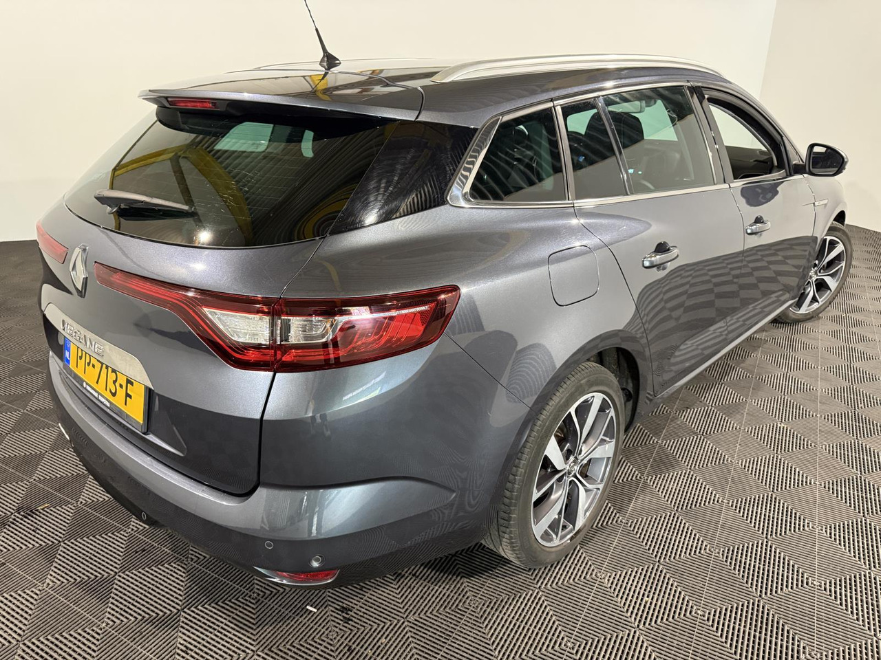Renault | Mégane Estate | 1.2 TCe Bose | 2017 | 197.462 km | PP713F | Logisch - Voiture: photos 1 Renault | Mégane Estate | 1.2 TCe Bose | 2017 | 197.462 km | PP713F | Logisch - Voiture: photos 1