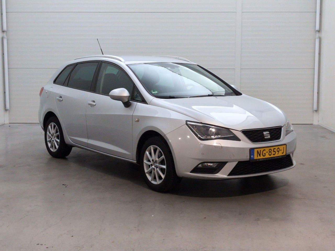 SEAT Ibiza ST 1.0 EcoTSI Style Connect | 2017 | 230.993 km | NG859J | NAP: Logisch - Voiture: photos 2 SEAT Ibiza ST 1.0 EcoTSI Style Connect | 2017 | 230.993 km | NG859J | NAP: Logisch - Voiture: photos 2