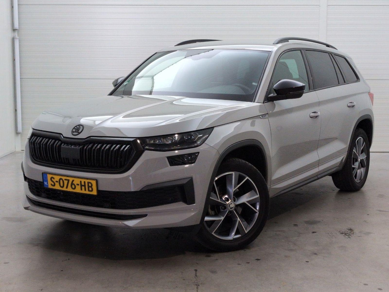 Skoda Kodiaq 1.5 TSI Sportline Business | 2023 | 87.432 km | Automaat | S076HB | NAP: Logisch - SUV: photos 1 Skoda Kodiaq 1.5 TSI Sportline Business | 2023 | 87.432 km | Automaat | S076HB | NAP: Logisch - SUV: photos 1