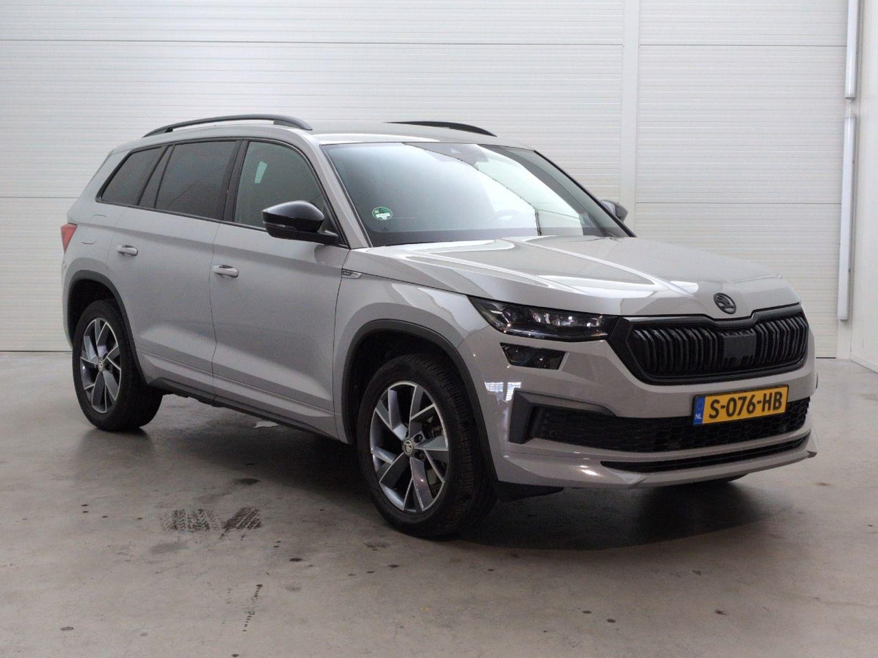 Skoda Kodiaq 1.5 TSI Sportline Business | 2023 | 87.432 km | Automaat | S076HB | NAP: Logisch - SUV: photos 2 Skoda Kodiaq 1.5 TSI Sportline Business | 2023 | 87.432 km | Automaat | S076HB | NAP: Logisch - SUV: photos 2