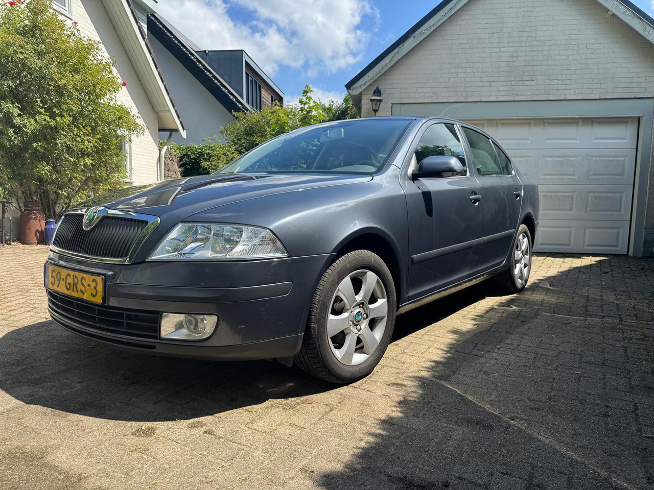 Skoda Octavia 1.6 Ambiente Attractive Business LPG G3 59-GRS-3 209.687 km - Voiture: photos 1 Skoda Octavia 1.6 Ambiente Attractive Business LPG G3 59-GRS-3 209.687 km - Voiture: photos 1