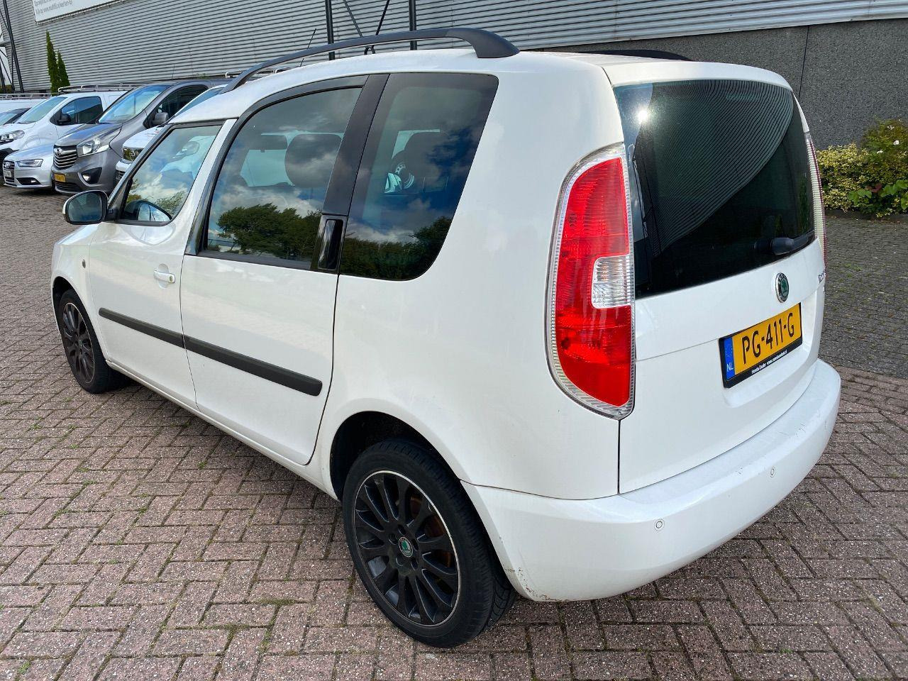 Skoda Roomster 1.2 Go | 2010 | 174.028 km | PG411G | NAP: Geen oordeel - Voiture: photos 3 Skoda Roomster 1.2 Go | 2010 | 174.028 km | PG411G | NAP: Geen oordeel - Voiture: photos 3