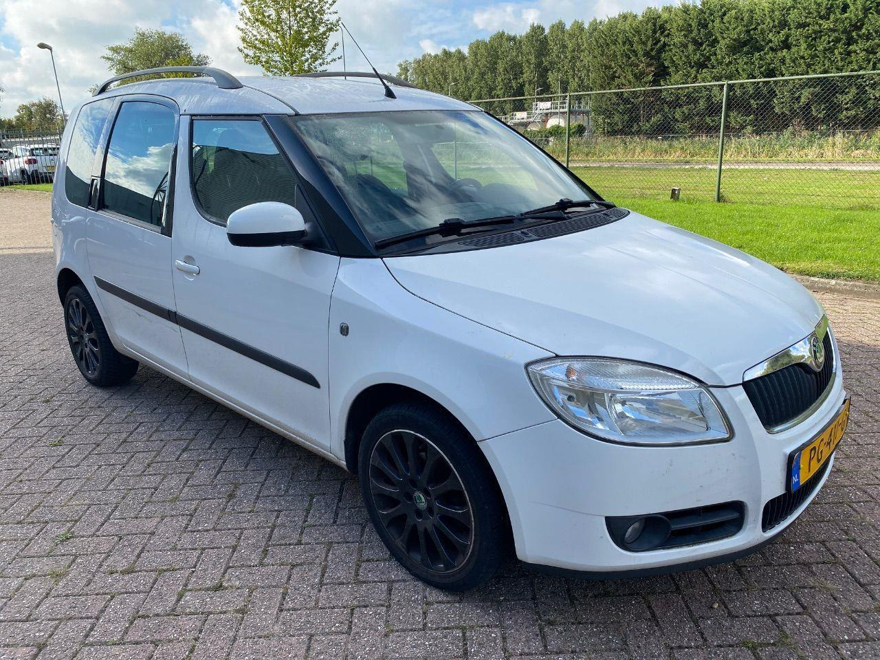 Skoda Roomster 1.2 Go | 2010 | 174.028 km | PG411G | NAP: Geen oordeel - Voiture: photos 2 Skoda Roomster 1.2 Go | 2010 | 174.028 km | PG411G | NAP: Geen oordeel - Voiture: photos 2