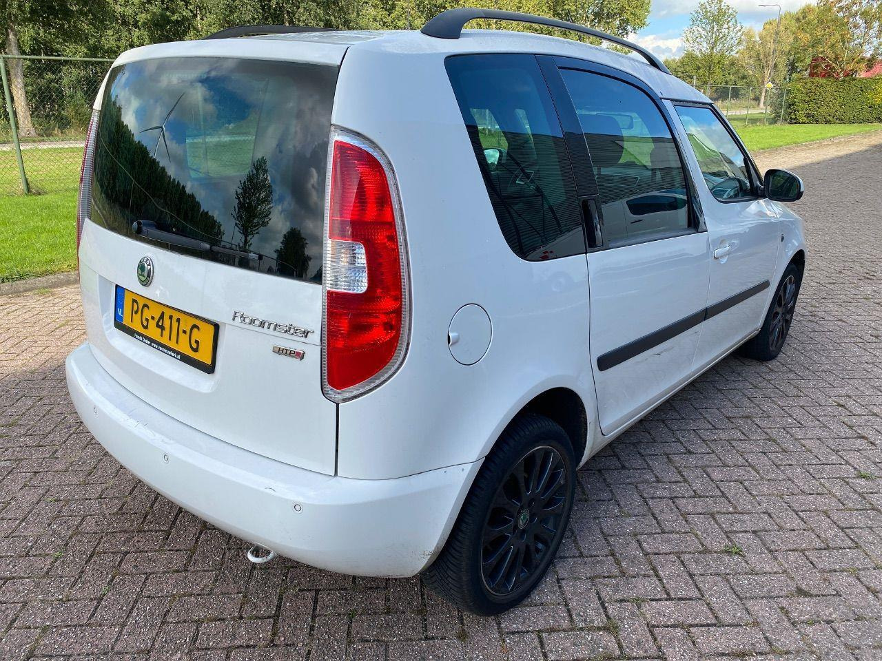 Skoda Roomster 1.2 Go | 2010 | 174.028 km | PG411G | NAP: Geen oordeel - Voiture: photos 4 Skoda Roomster 1.2 Go | 2010 | 174.028 km | PG411G | NAP: Geen oordeel - Voiture: photos 4
