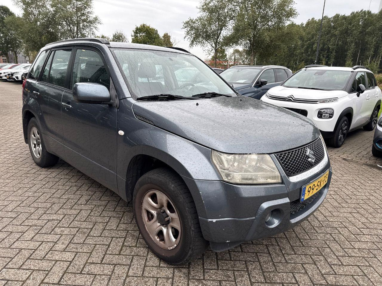 Suzuki Grand Vitara 2.0 - 16V JLX | 2006 | 212.917 km | 99SKPZ | NAP: Logisch - SUV: photos 2 Suzuki Grand Vitara 2.0 - 16V JLX | 2006 | 212.917 km | 99SKPZ | NAP: Logisch - SUV: photos 2