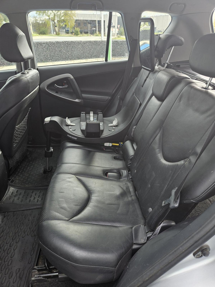 Toyota | RAV4 | 2.0 VVTi Executive | 2006 | 272.231 km | 82TDFD | Logisch - SUV: photos 5 Toyota | RAV4 | 2.0 VVTi Executive | 2006 | 272.231 km | 82TDFD | Logisch - SUV: photos 5