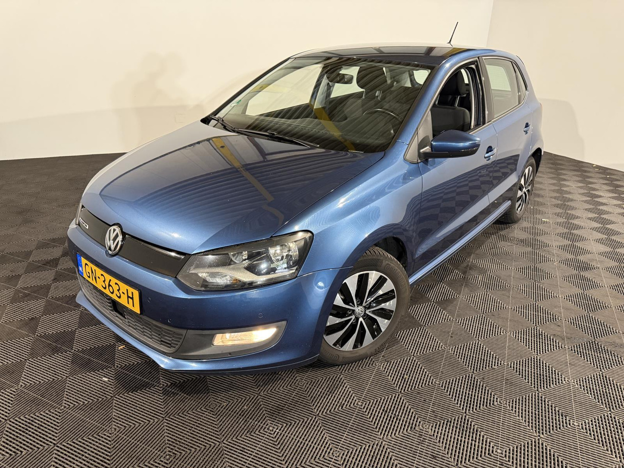 Volkswagen | Polo | 1.0 BlueMotion Edition | 2015 | 255.096 km | GN363H | Logisch - Voiture à hayon: photos 1 Volkswagen | Polo | 1.0 BlueMotion Edition | 2015 | 255.096 km | GN363H | Logisch - Voiture à hayon: photos 1