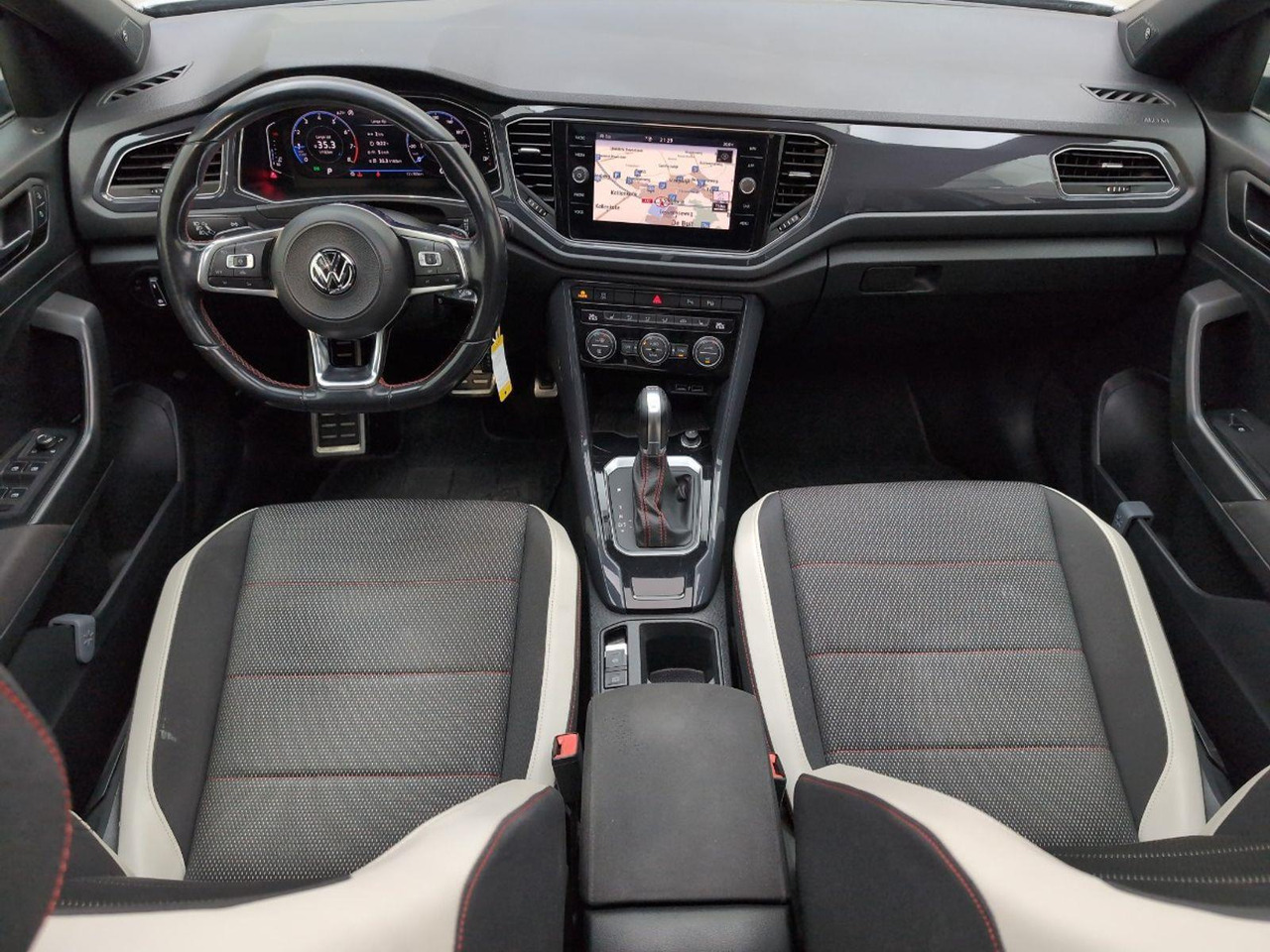 Volkswagen T-Roc 1.5 TSI Sport Business R | 2019 | 121.700 km | Automaat | ZR265K | NAP: Logisch - SUV: photos 5 Volkswagen T-Roc 1.5 TSI Sport Business R | 2019 | 121.700 km | Automaat | ZR265K | NAP: Logisch - SUV: photos 5