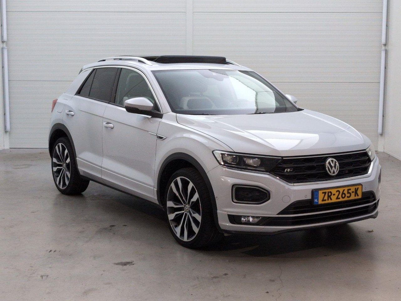 Volkswagen T-Roc 1.5 TSI Sport Business R | 2019 | 121.700 km | Automaat | ZR265K | NAP: Logisch - SUV: photos 2 Volkswagen T-Roc 1.5 TSI Sport Business R | 2019 | 121.700 km | Automaat | ZR265K | NAP: Logisch - SUV: photos 2