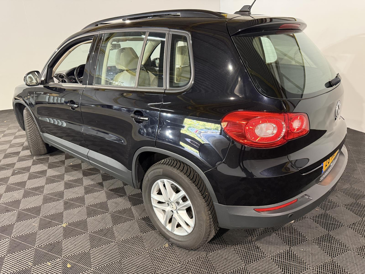 Volkswagen | Tiguan | 1.4 TSI Comfort&Design | 2011 | 236.671 km | 28RDT1 | Logisch - SUV: photos 2 Volkswagen | Tiguan | 1.4 TSI Comfort&Design | 2011 | 236.671 km | 28RDT1 | Logisch - SUV: photos 2