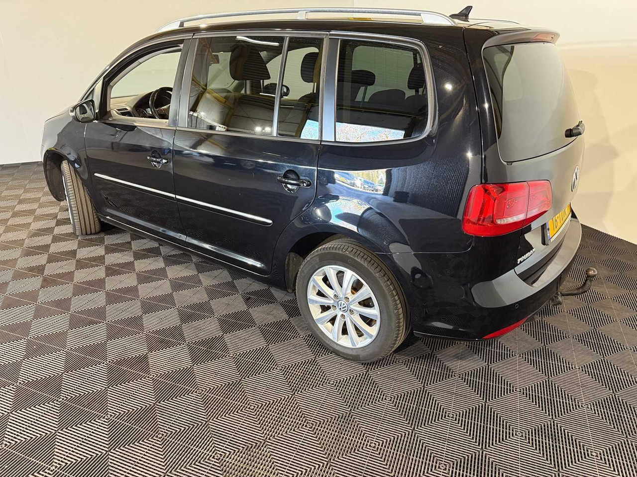 Volkswagen Touran 1.2 TSI Highline BlueMotion 16-TDR-1 249.487 km - Voiture: photos 3 Volkswagen Touran 1.2 TSI Highline BlueMotion 16-TDR-1 249.487 km - Voiture: photos 3
