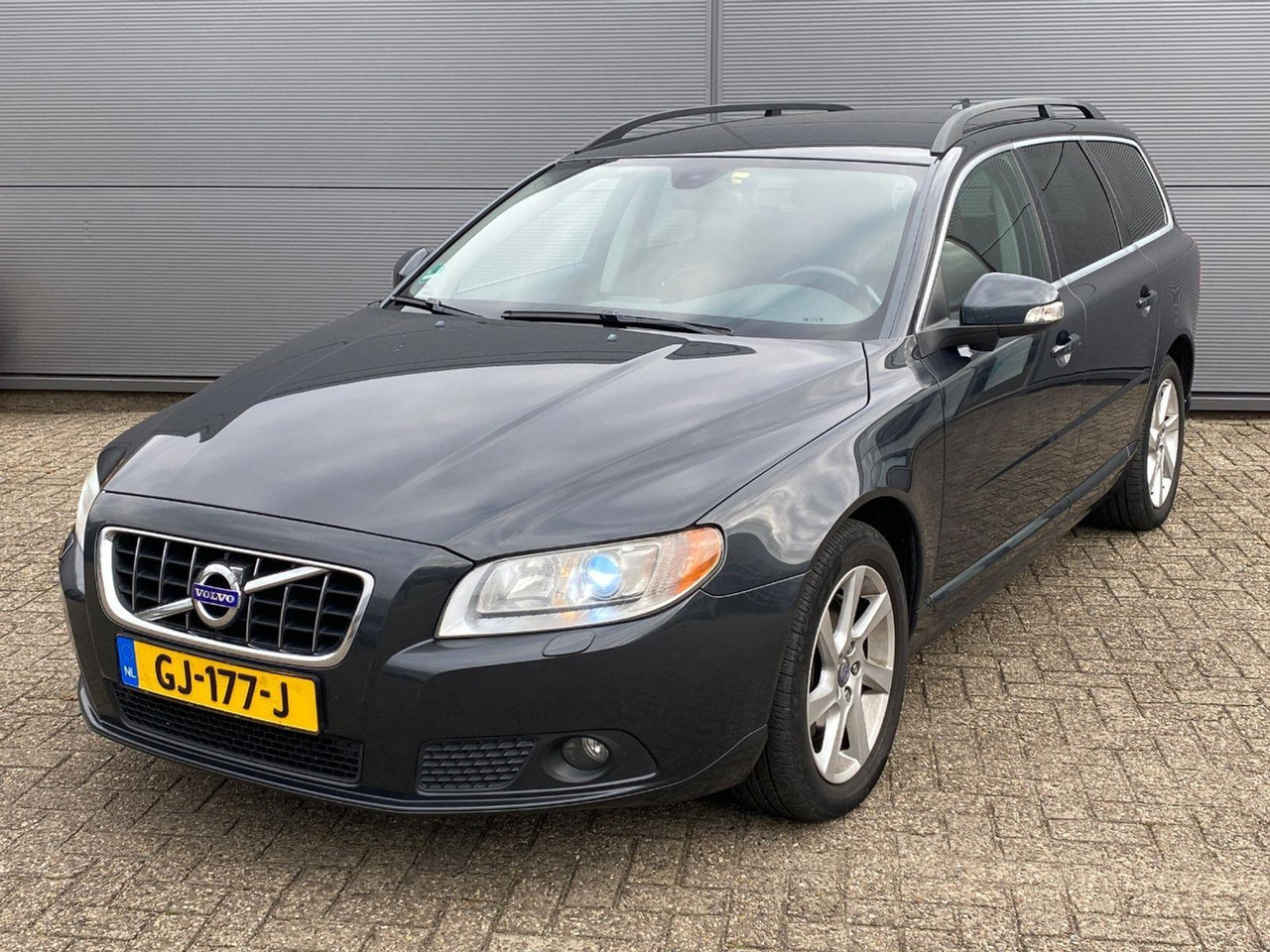 Volvo V70 2.0 D3 Summum | 2011 | 382.199 km | Automaat | GJ177J | NAP: Geen oordeel - Voiture: photos 1 Volvo V70 2.0 D3 Summum | 2011 | 382.199 km | Automaat | GJ177J | NAP: Geen oordeel - Voiture: photos 1