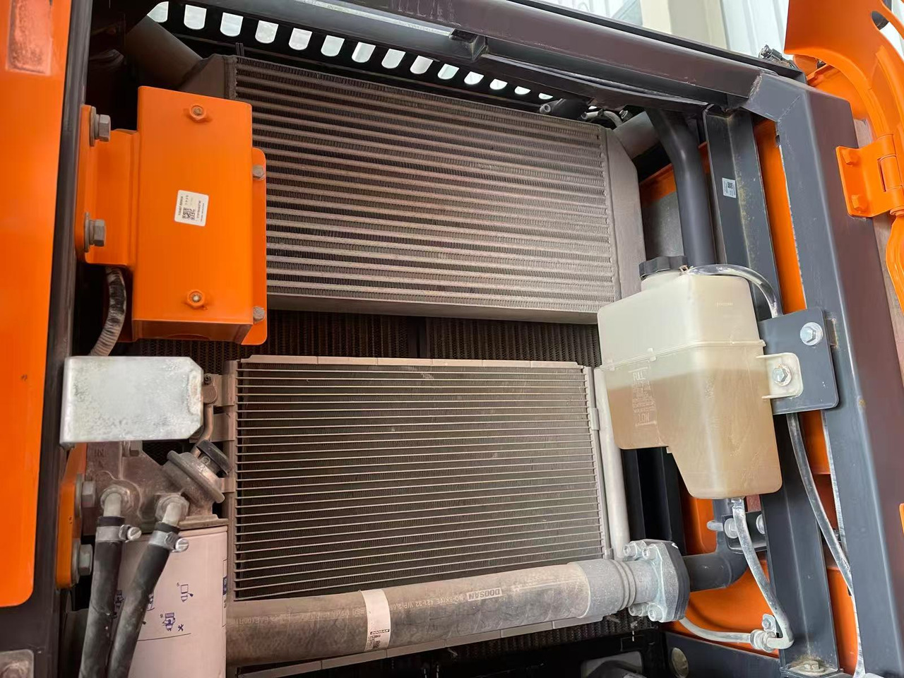 DOOSAN DX210 - Pelle sur pneus: photos 2 DOOSAN DX210 - Pelle sur pneus: photos 2