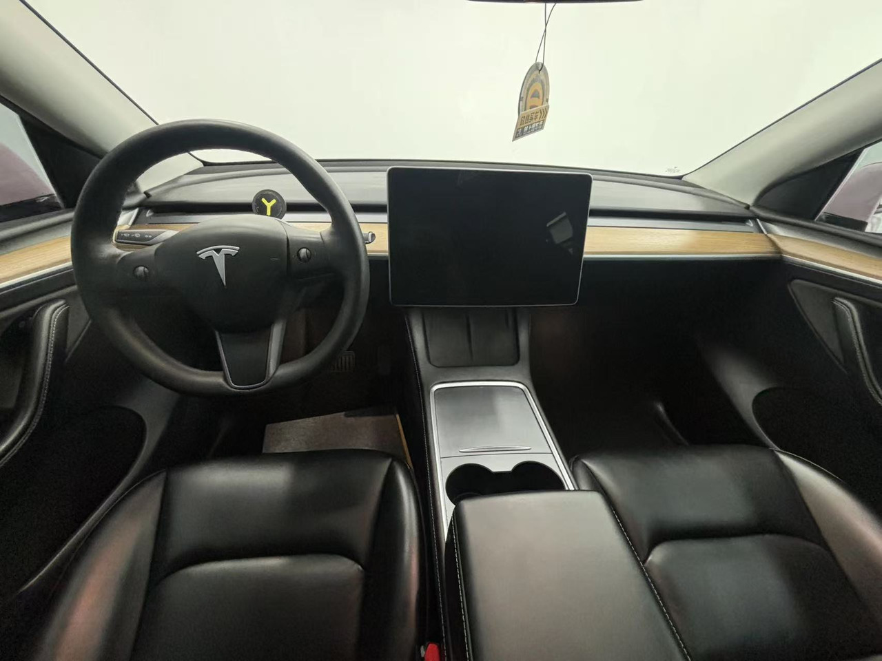 TESLA MODEL Y - SUV: photos 5 TESLA MODEL Y - SUV: photos 5