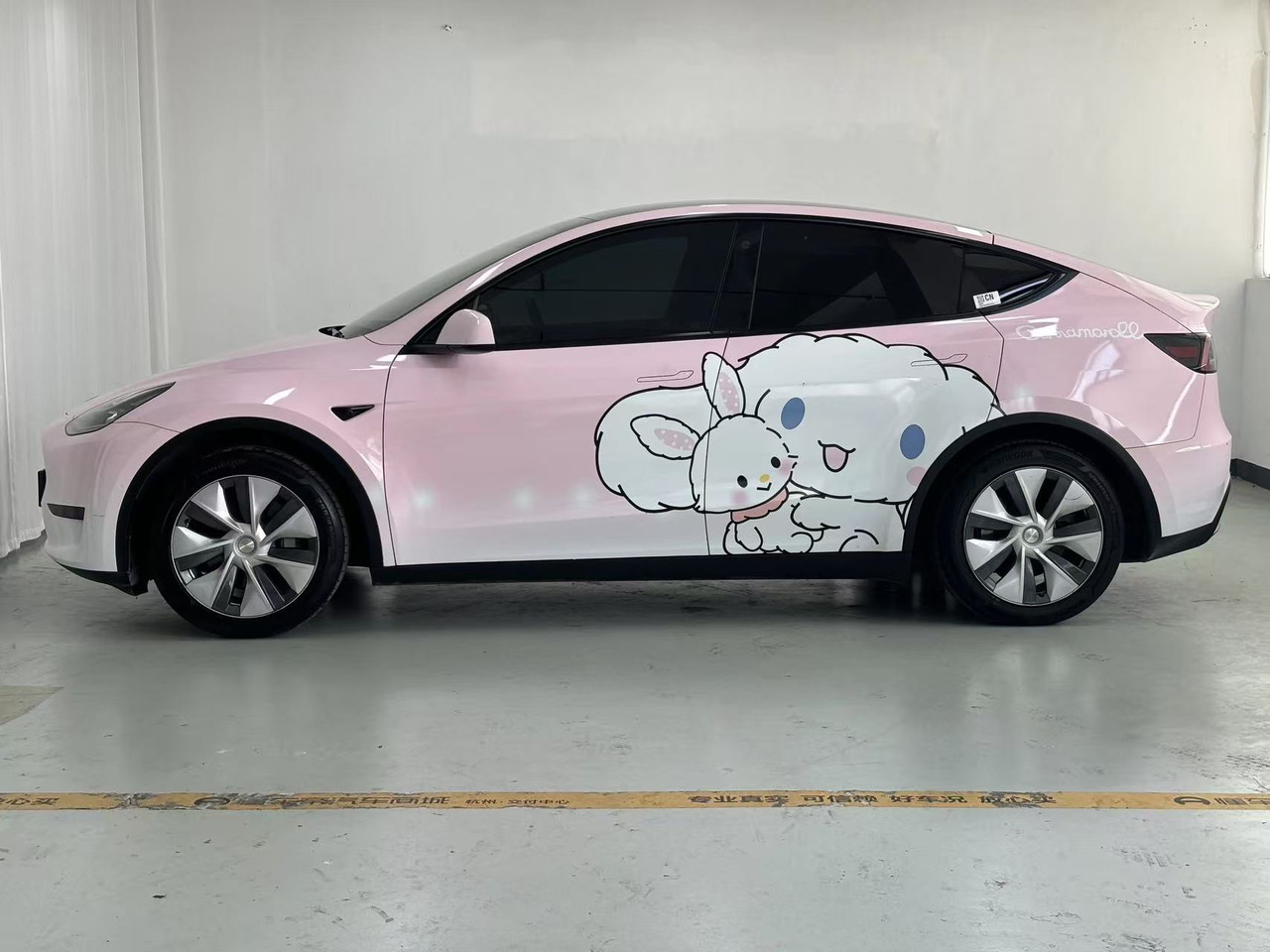 TESLA MODEL Y - SUV: photos 2 TESLA MODEL Y - SUV: photos 2