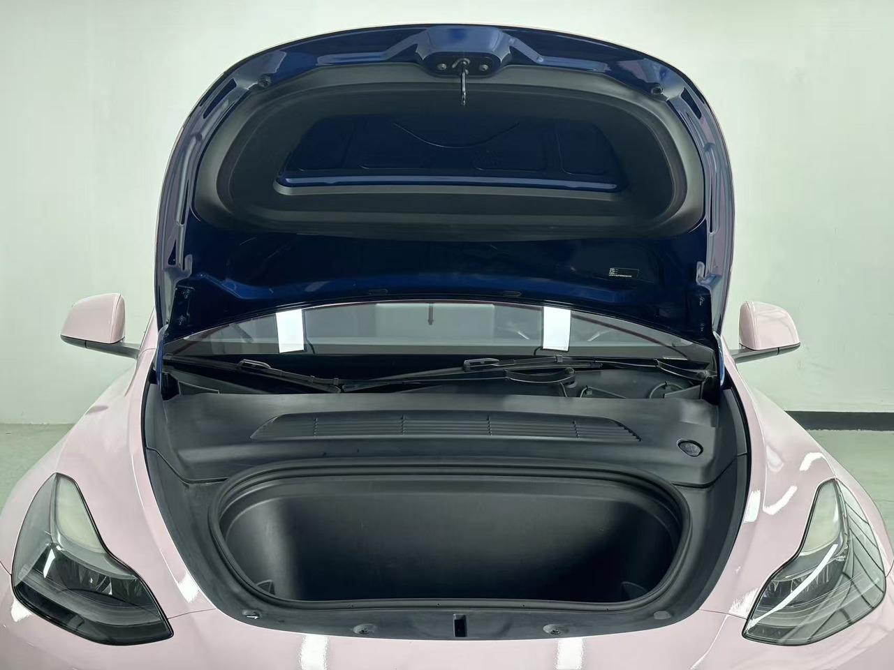 TESLA MODEL Y - SUV: photos 4 TESLA MODEL Y - SUV: photos 4