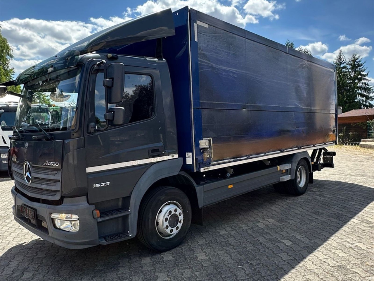 Mercedes-Benz Atego 1523/Klima/LBW/GT-Zertifiziert/2xAHK - Camion pour le transport de boissons: photos 2 Mercedes-Benz Atego 1523/Klima/LBW/GT-Zertifiziert/2xAHK - Camion pour le transport de boissons: photos 2