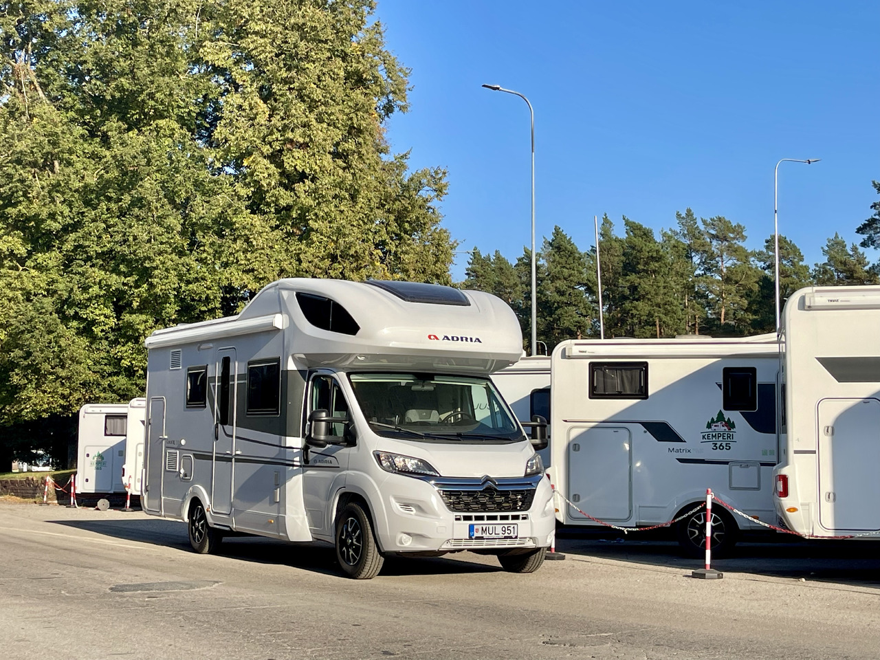 ADRIA Coral XL 650 DK - Camping-car capucine: photos 1 ADRIA Coral XL 650 DK - Camping-car capucine: photos 1