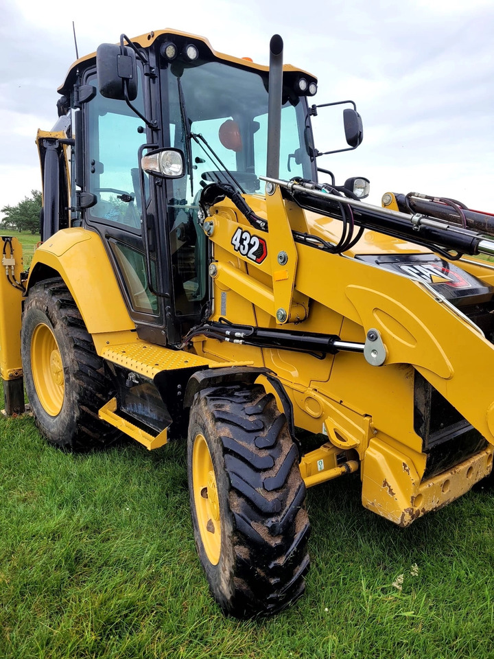 CATERPILLAR 432 - Tractopelle: photos 1 CATERPILLAR 432 - Tractopelle: photos 1