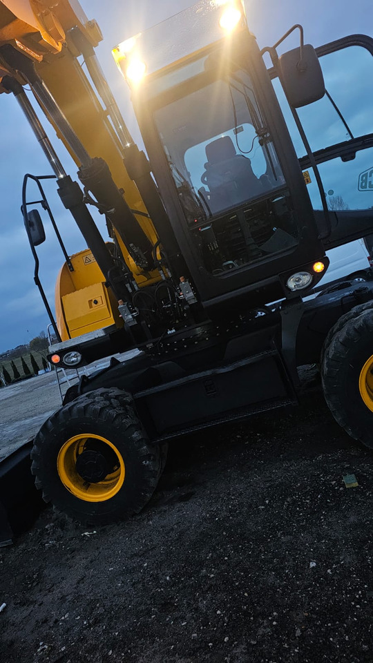 JCB JS175W - Pelle sur pneus: photos 4 JCB JS175W - Pelle sur pneus: photos 4