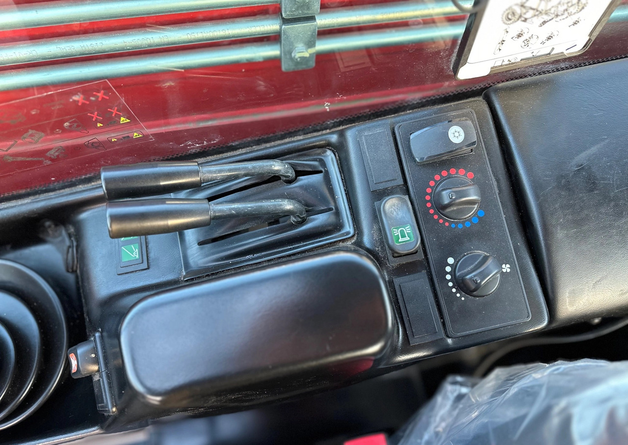 Manitou MT1033 - Chargeuse sur pneus télescopique: photos 3 Manitou MT1033 - Chargeuse sur pneus télescopique: photos 3