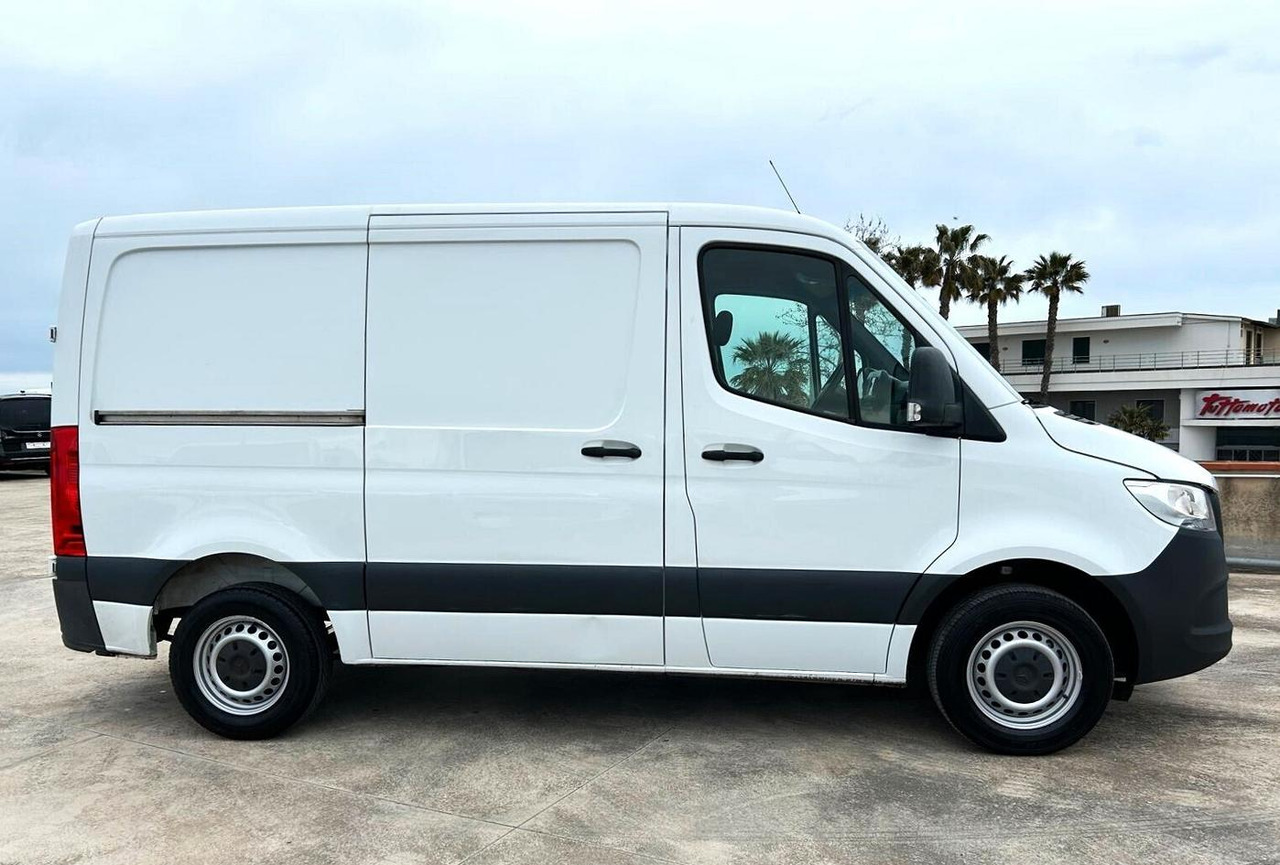Mercedes Sprinter 311 F 32/35 - Fourgon utilitaire: photos 4 Mercedes Sprinter 311 F 32/35 - Fourgon utilitaire: photos 4