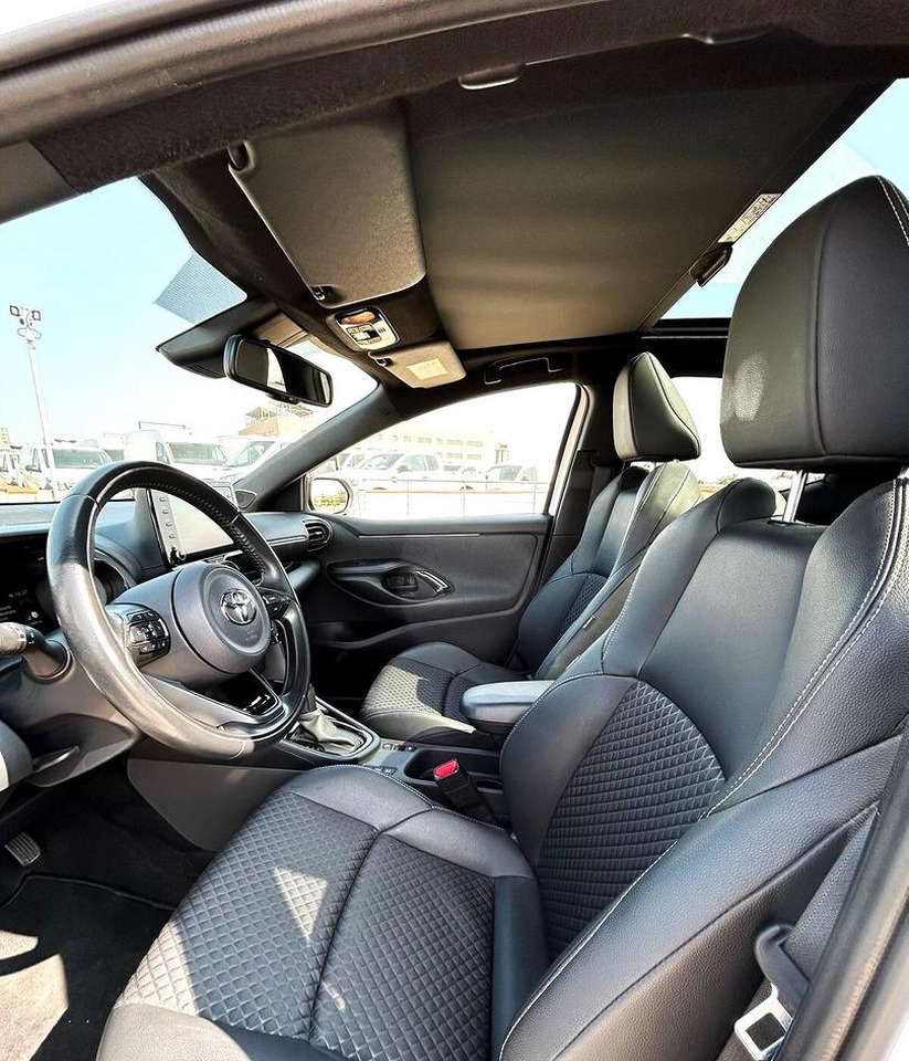 Berline Toyota Yaris 1.5 Hybrid 5 porte Lounge: photos 8