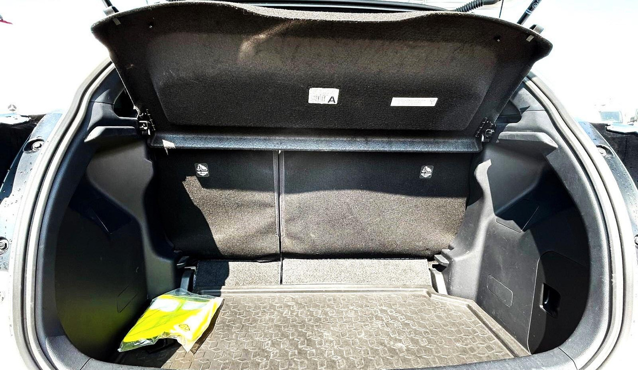 Berline Toyota Yaris 1.5 Hybrid 5 porte Lounge: photos 17