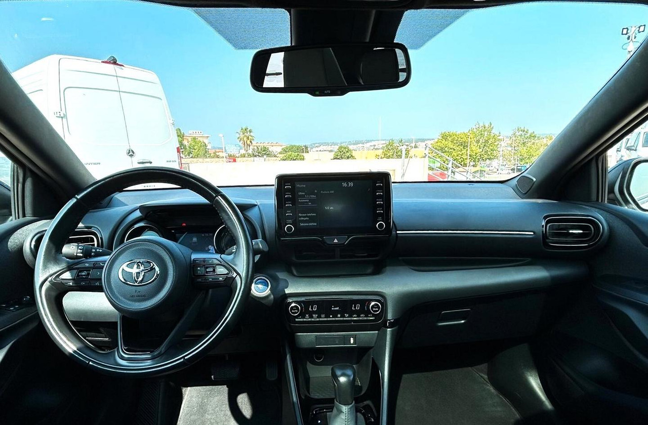Berline Toyota Yaris 1.5 Hybrid 5 porte Lounge: photos 12