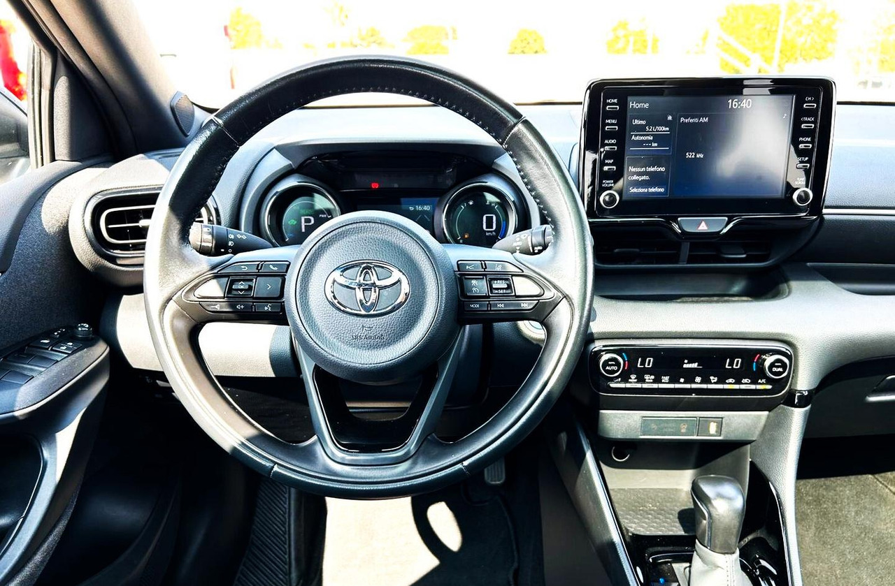 Berline Toyota Yaris 1.5 Hybrid 5 porte Lounge: photos 14