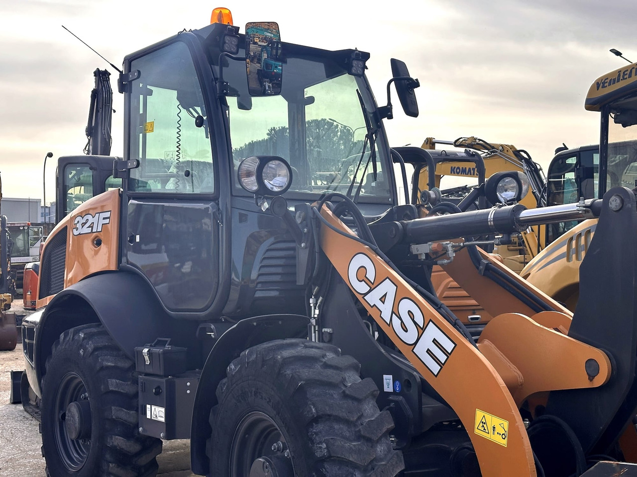 CASE 321F - Chargeuse sur pneus: photos 5 CASE 321F - Chargeuse sur pneus: photos 5