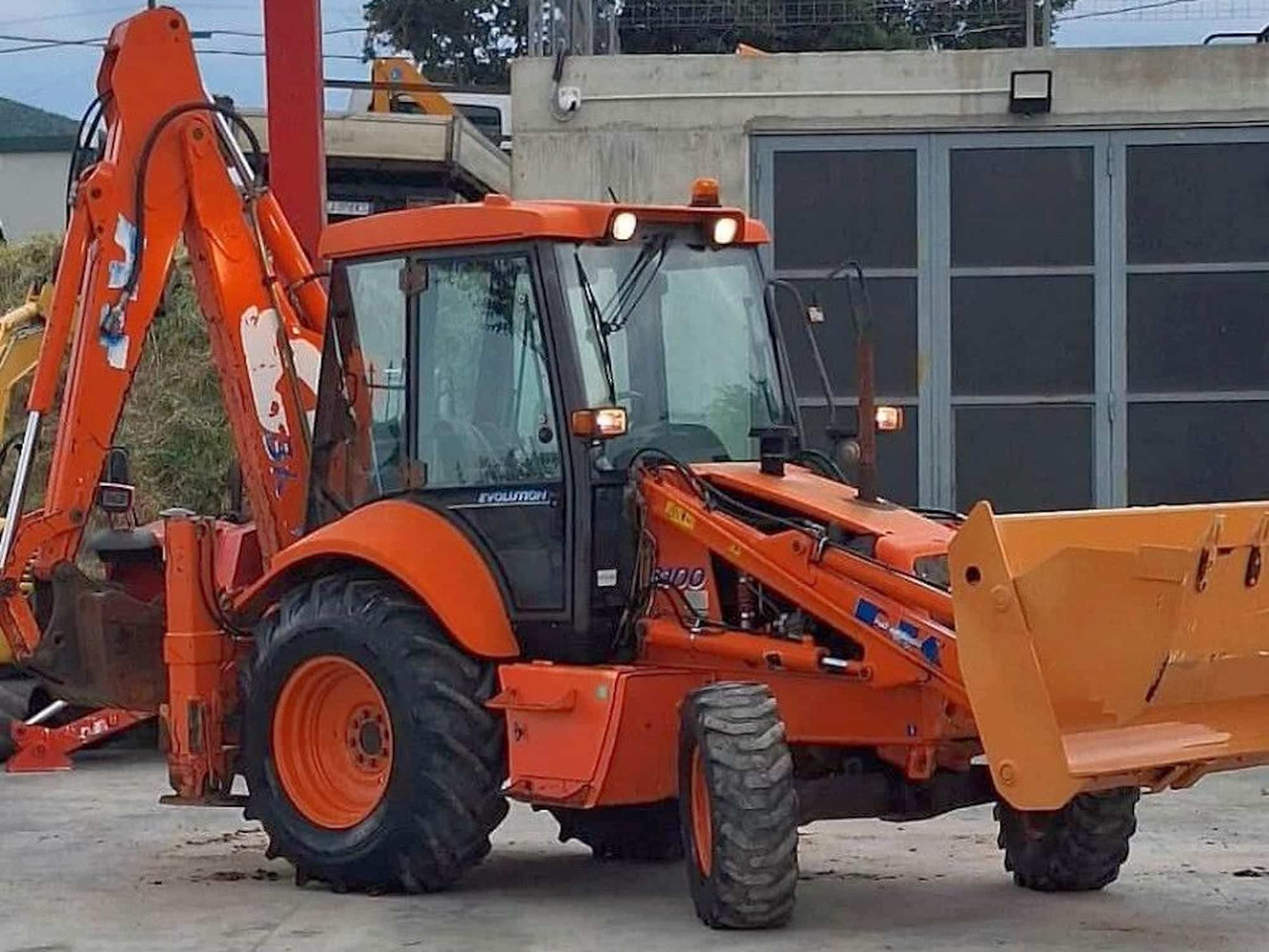 FIAT KOBELCO FB100 - Tractopelle: photos 1 FIAT KOBELCO FB100 - Tractopelle: photos 1