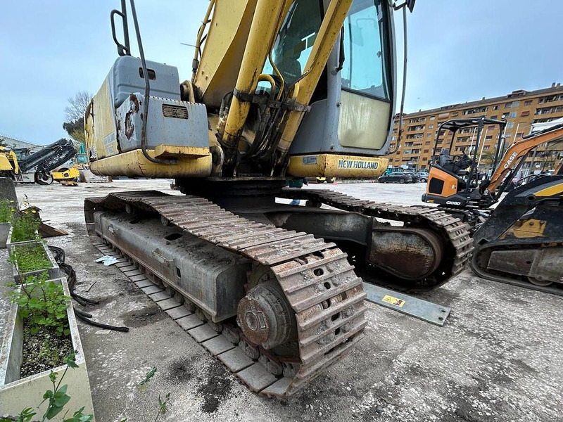New Holland E215B - Pelle: photos 1 New Holland E215B - Pelle: photos 1