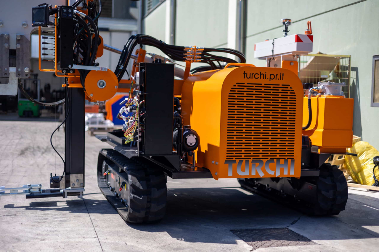 TURCHI 300F - Mât de battage: photos 2 TURCHI 300F - Mât de battage: photos 2