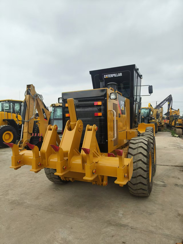 CATERPILLAR 140H - Niveleuse: photos 2 CATERPILLAR 140H - Niveleuse: photos 2