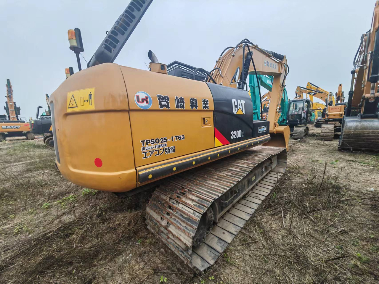 CATERPILLAR 320D2 - Pelle sur chenille: photos 5 CATERPILLAR 320D2 - Pelle sur chenille: photos 5