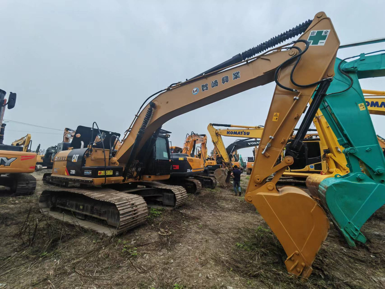 CATERPILLAR 320D2 - Pelle sur chenille: photos 2 CATERPILLAR 320D2 - Pelle sur chenille: photos 2