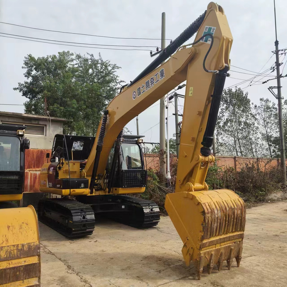 CATERPILLAR 320D2L - Pelle sur chenille: photos 2 CATERPILLAR 320D2L - Pelle sur chenille: photos 2