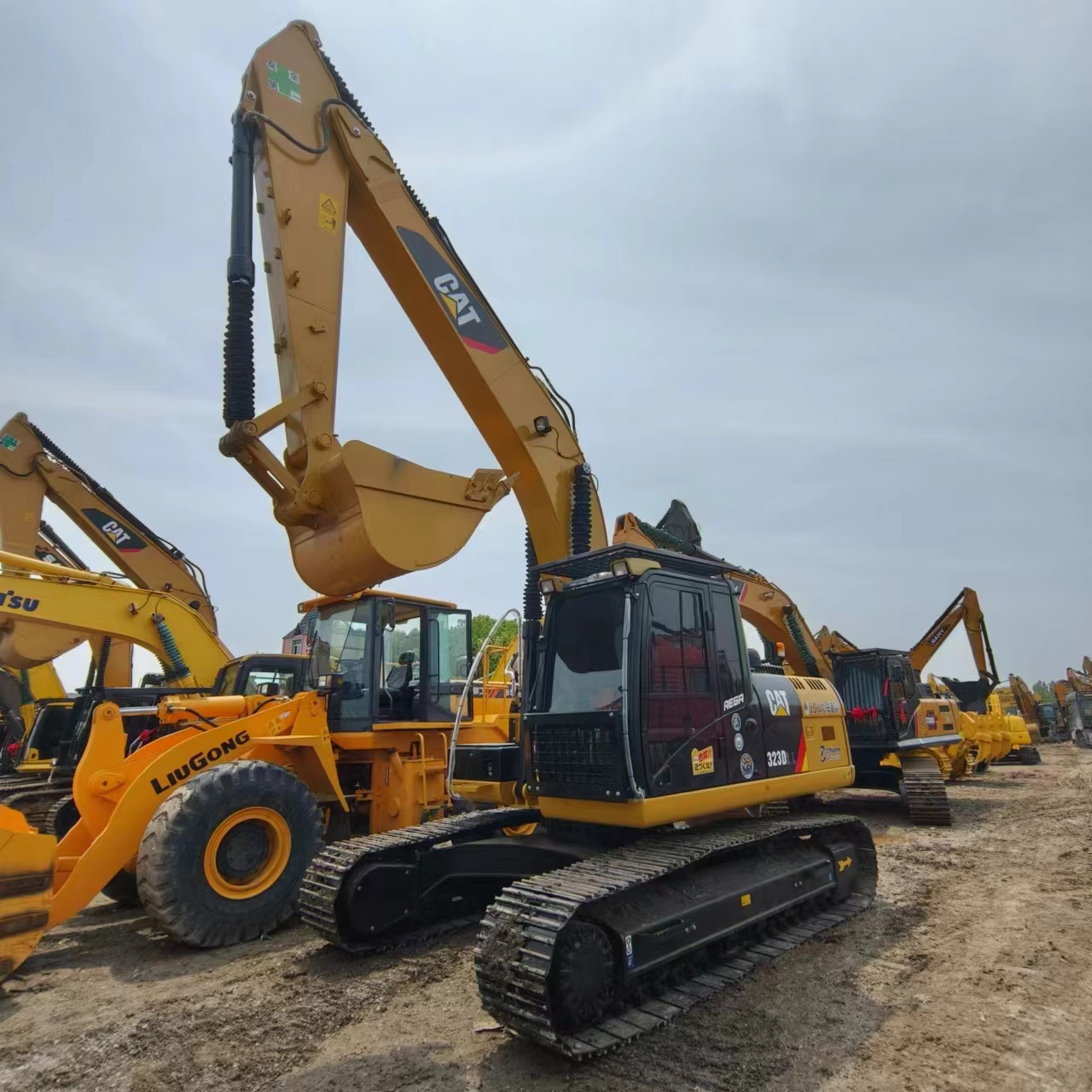 CATERPILLAR 323 - Pelle sur chenille: photos 4 CATERPILLAR 323 - Pelle sur chenille: photos 4