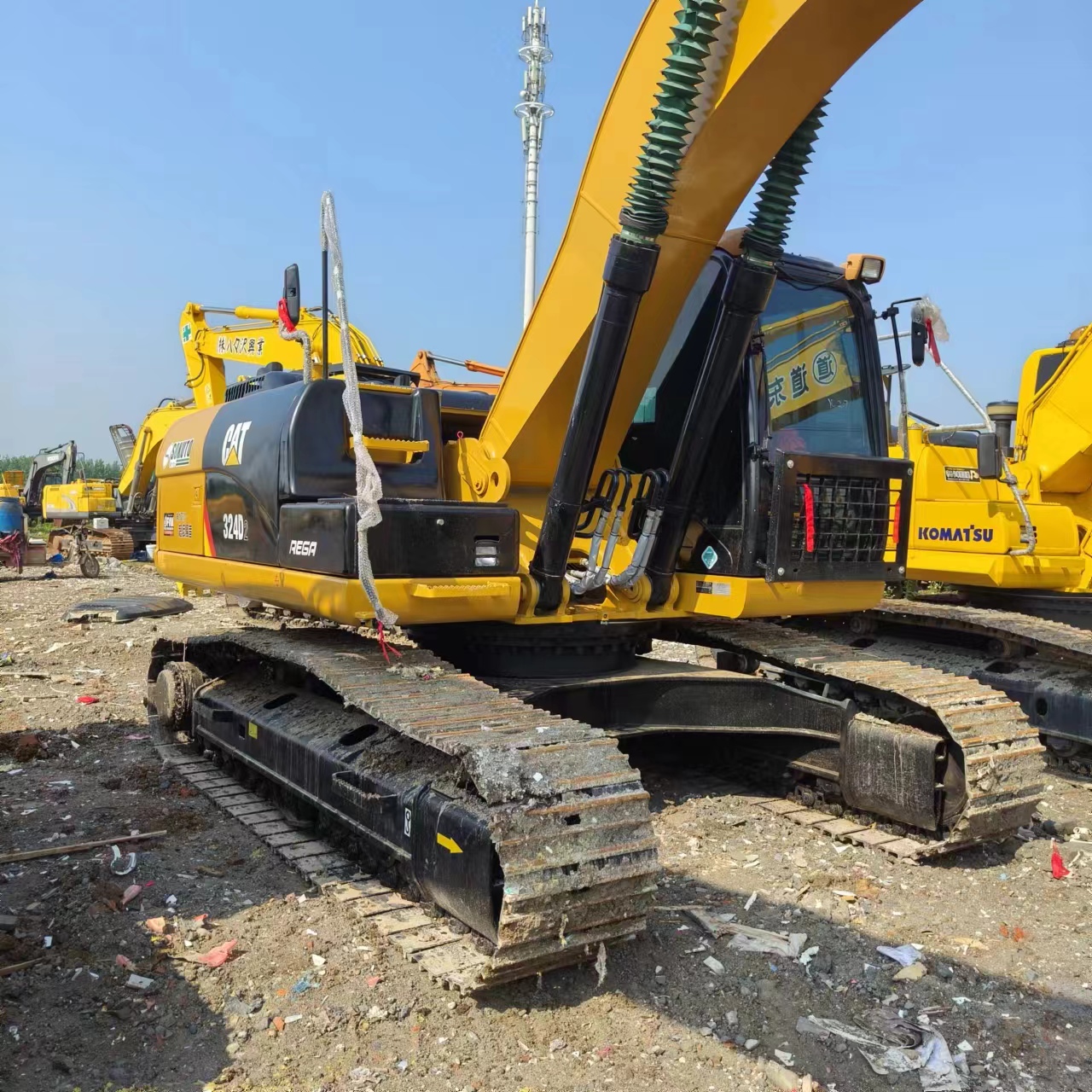 CATERPILLAR 324 - Pelle sur chenille: photos 4 CATERPILLAR 324 - Pelle sur chenille: photos 4