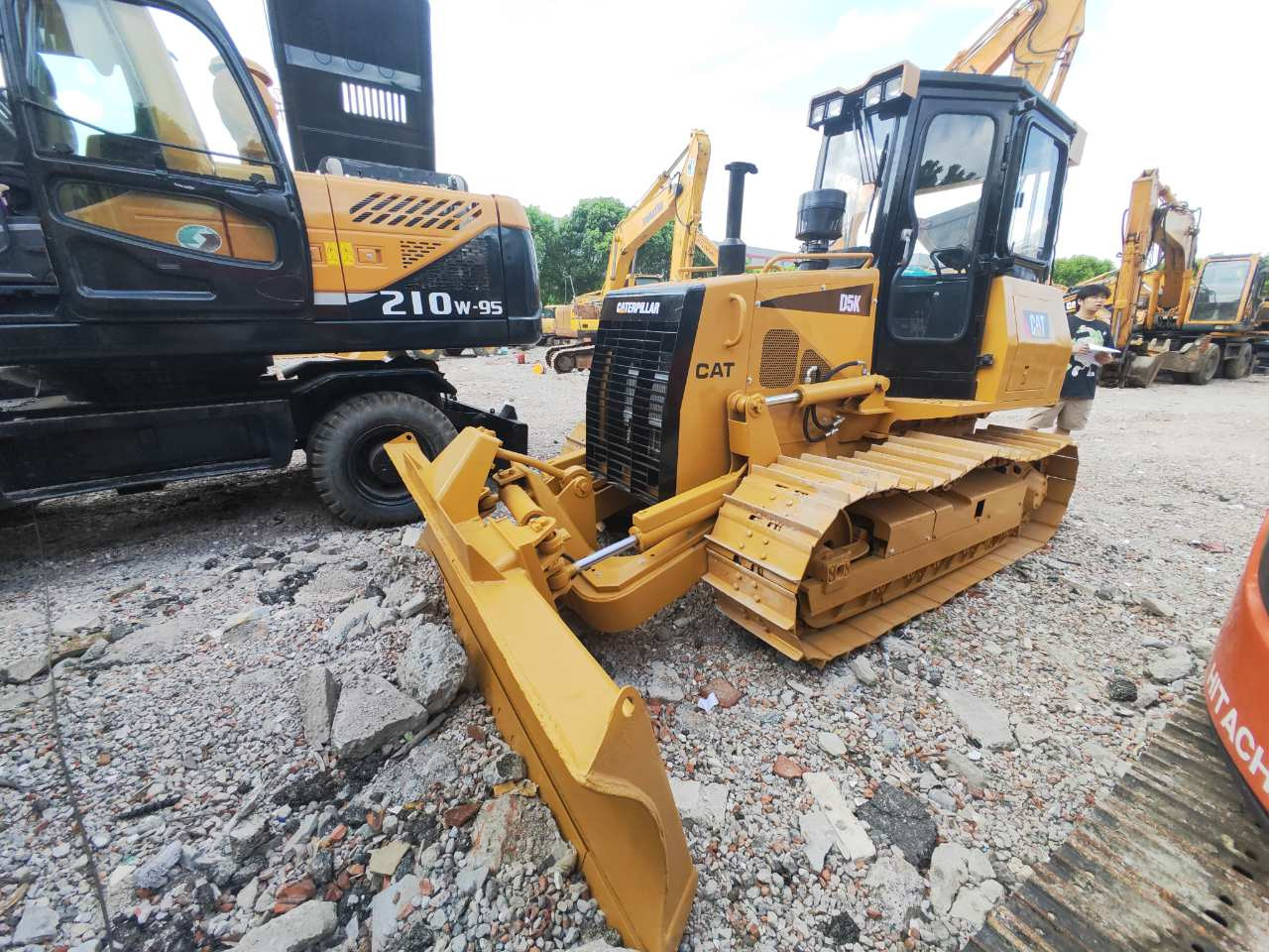 CATERPILLAR D5K - Bulldozer: photos 1 CATERPILLAR D5K - Bulldozer: photos 1