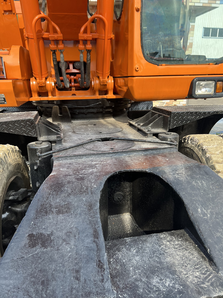 DOOSAN DX210 - Pelle sur pneus: photos 5 DOOSAN DX210 - Pelle sur pneus: photos 5