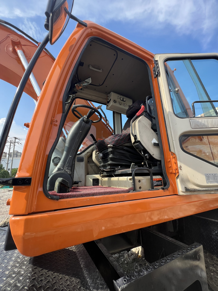 DOOSAN DX210 - Pelle sur pneus: photos 3 DOOSAN DX210 - Pelle sur pneus: photos 3
