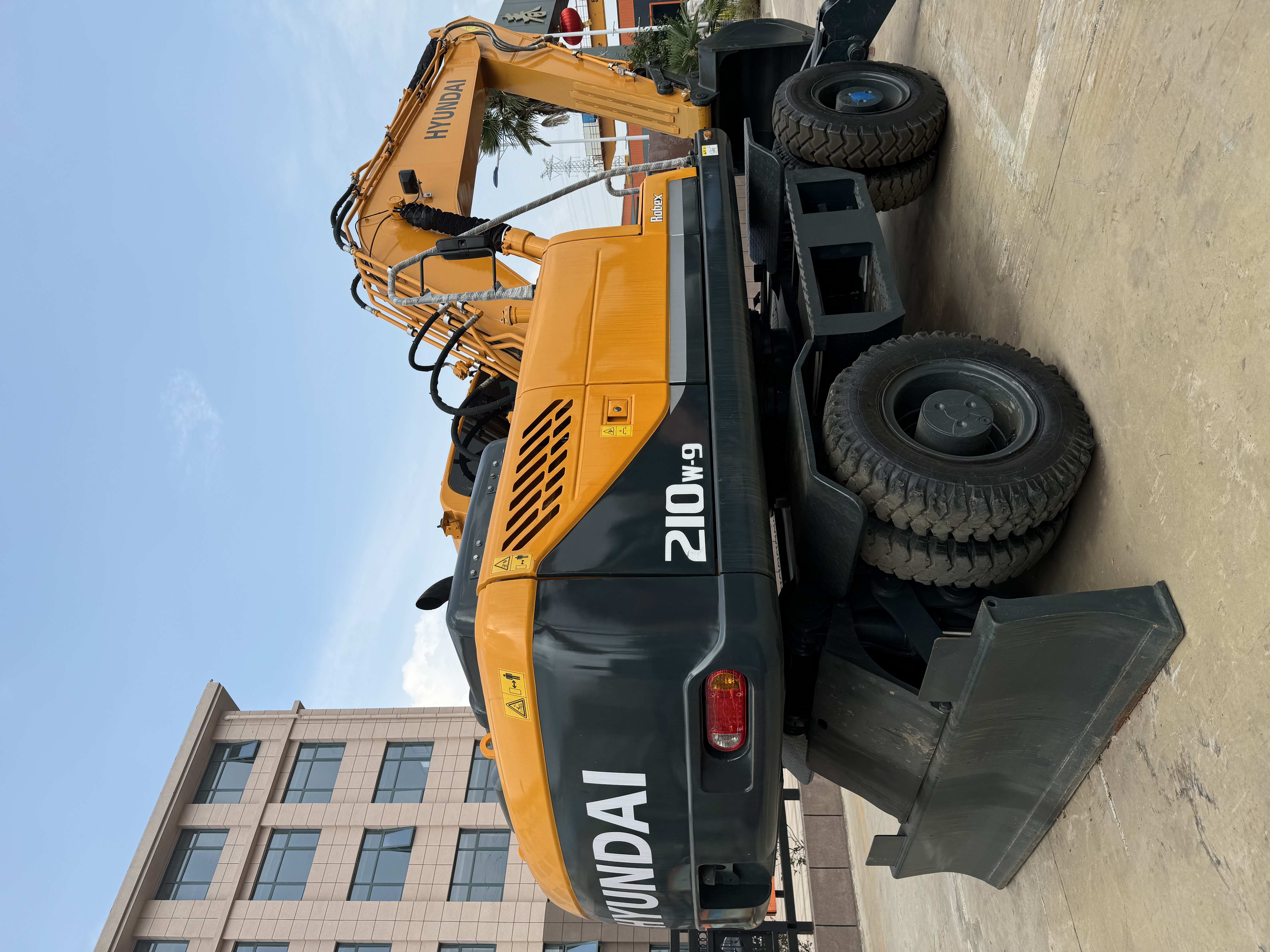 Hyundai 210W-9 - Pelle sur pneus: photos 5 Hyundai 210W-9 - Pelle sur pneus: photos 5