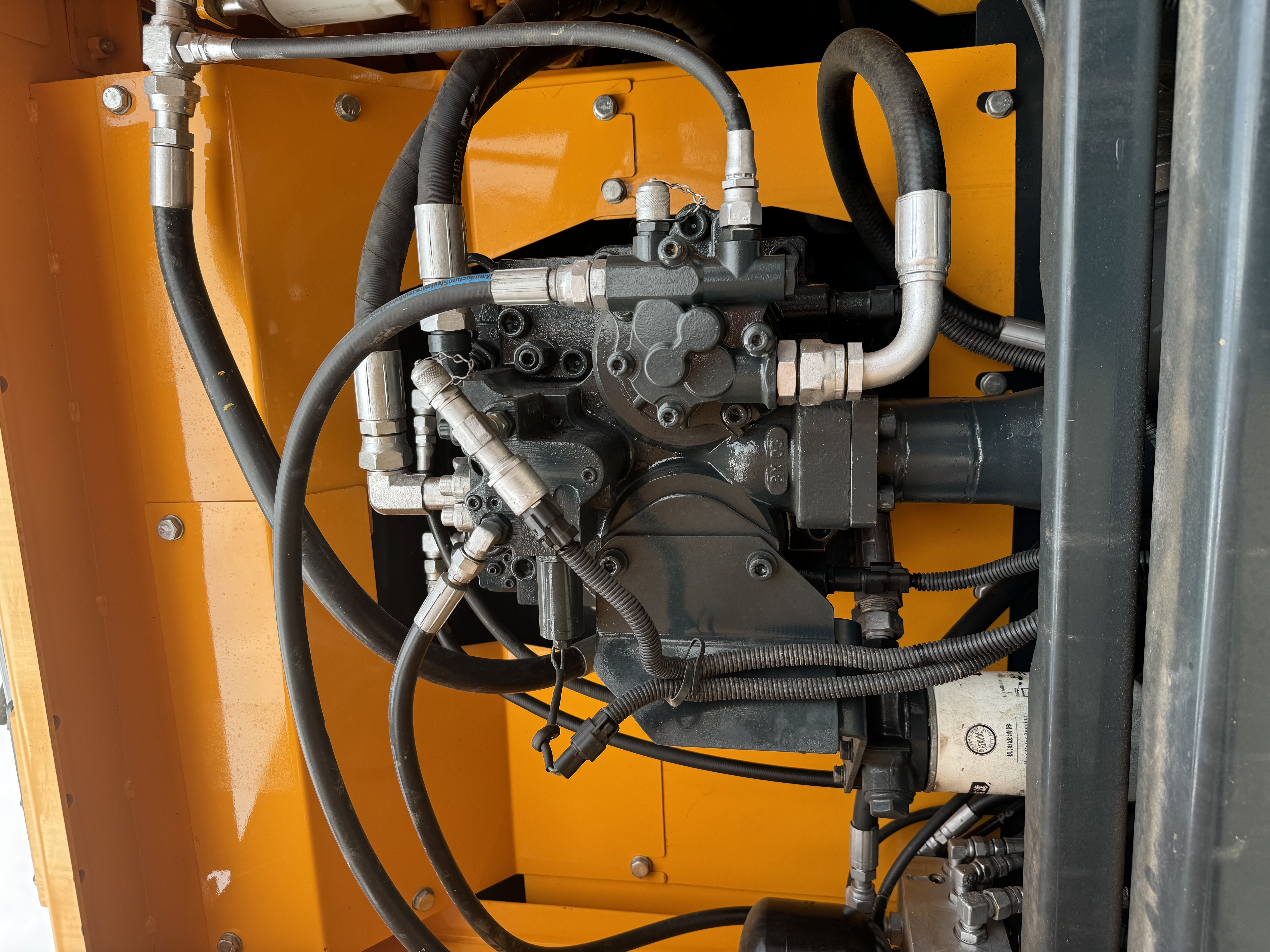 Hyundai 210W-9 - Pelle sur pneus: photos 3 Hyundai 210W-9 - Pelle sur pneus: photos 3